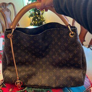 Louis Vuitton Artsy MM Monogram Shoulder Bag - EXCELLENT CONDITION!
